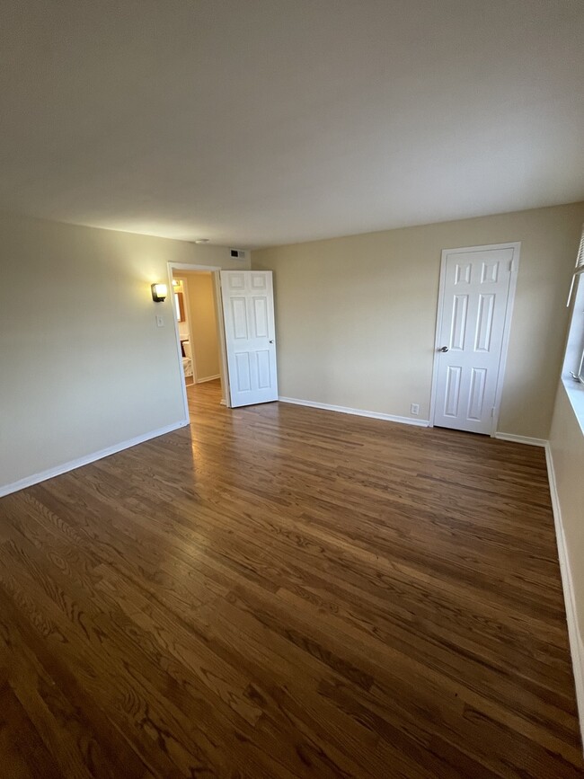 Building Photo - 47 Indianwood Blvd