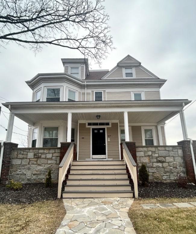 Building Photo - 67 Pleasant St