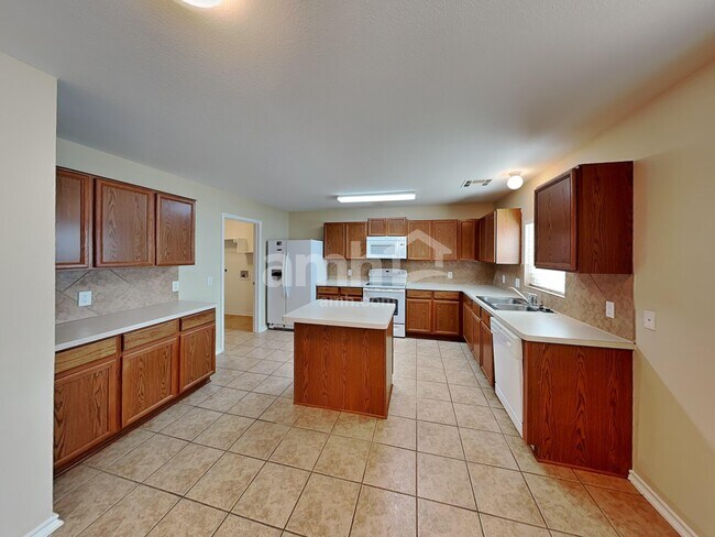 Foto del edificio - 5104 Storm King