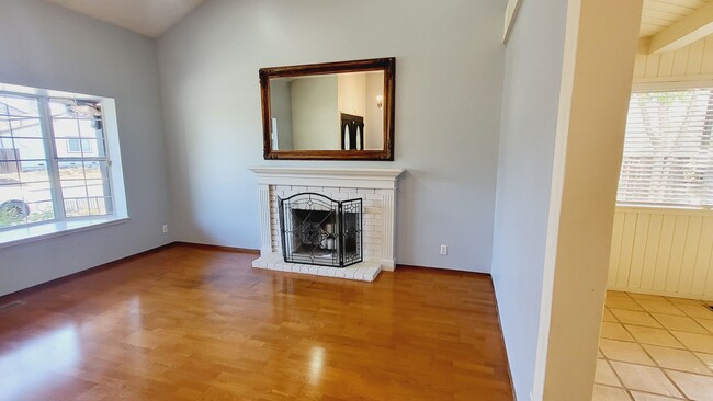 Building Photo - Single Family Home