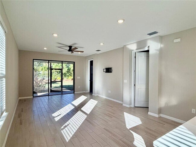 Foto del edificio - 15109 Shady Palms Ln