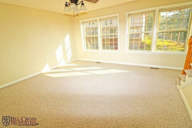 Foto del edificio - 2 Bedroom, 2.5 Bath Townhome Near Med Center - Available 07/07/2026