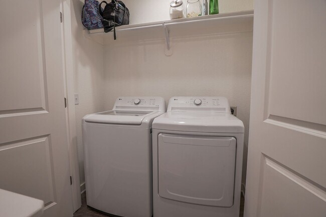 Foto del edificio - 2 bedroom 2.5 bath home located in Fayette...