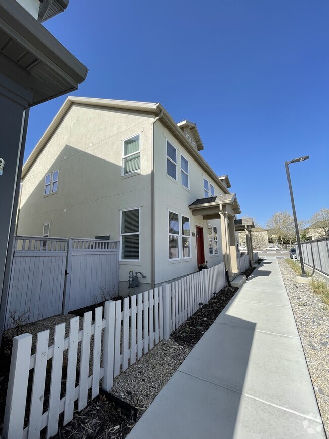 Copper Creek Estates Apartments for Rent with a Swimming Pool