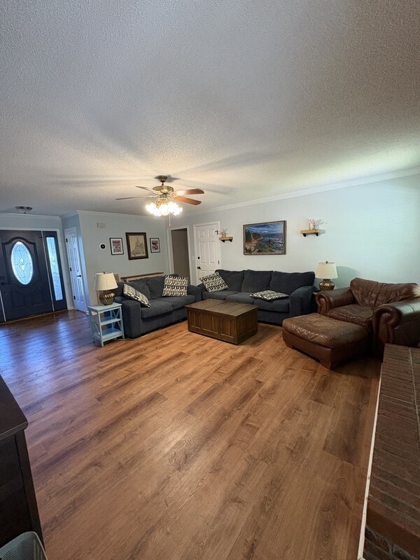 Foto del edificio - 321 N Valley View Dr