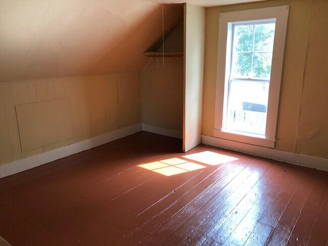 upstairs bedroom - 721 S 6th St