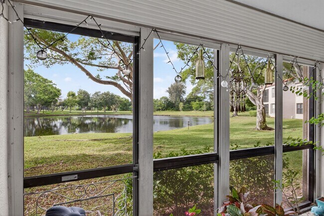 Foto del edificio - Bright & Spacious 1BR Retreat Near Beaches & Shopping
