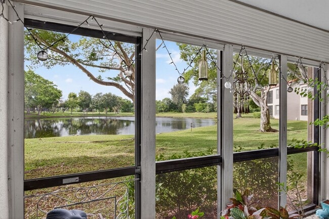 Building Photo - Bright & Spacious 1BR Retreat Near Beaches & Shopping