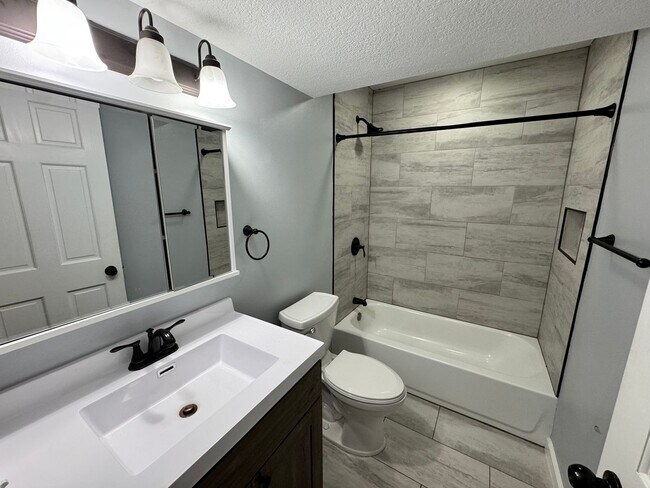 Building Photo - 3234 Heatherton Dr