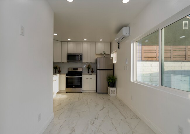 Foto del edificio - 5733 Coliseum St