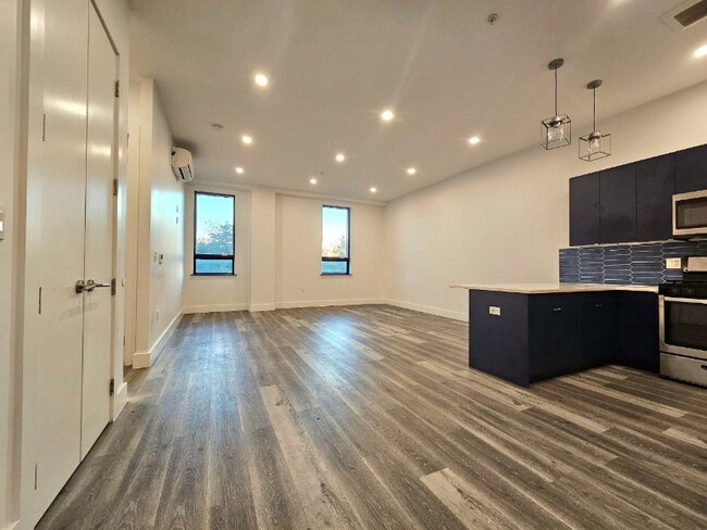 Building Photo - 716 Park Ave