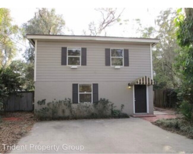 Vista frontal - 516 E Esther St