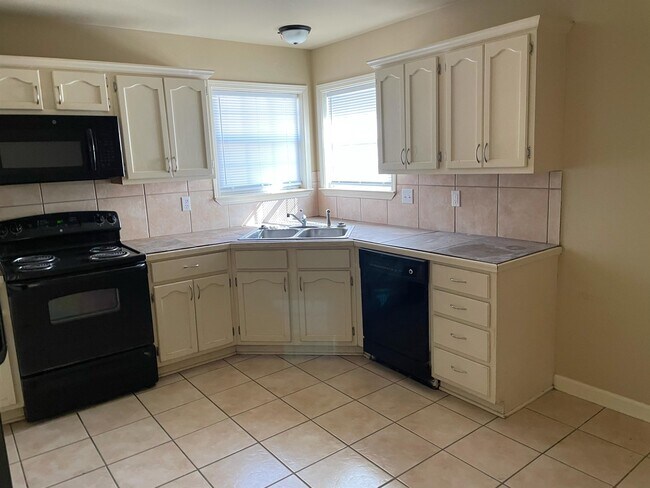 Building Photo - 574 Wisteria Dr