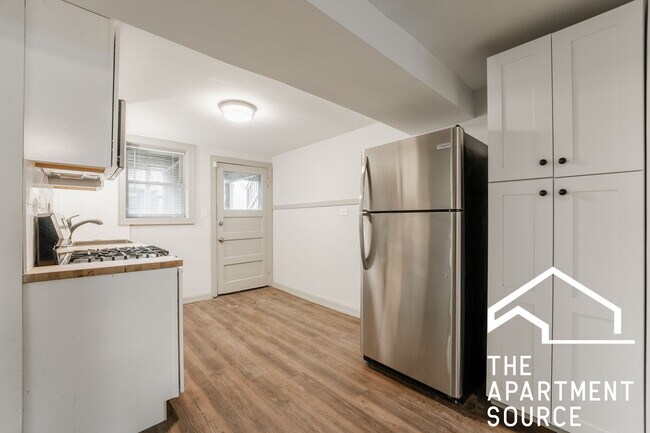Building Photo - 709 N Hamlin Ave