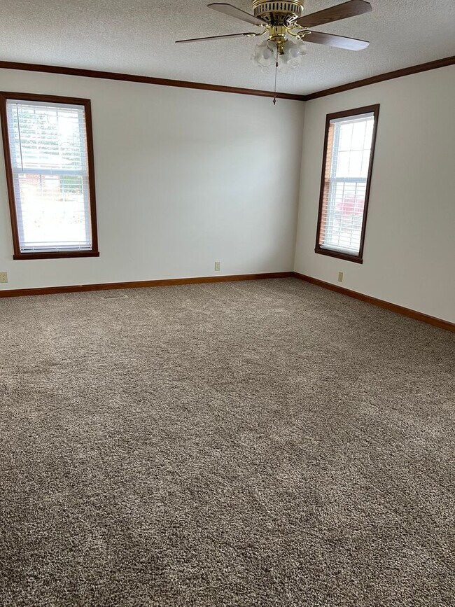 Building Photo - ***50% OFF FIRST MONTH!!!***Amazing Gem in Lexington*** - Lexington- Please call the Lexington Of...