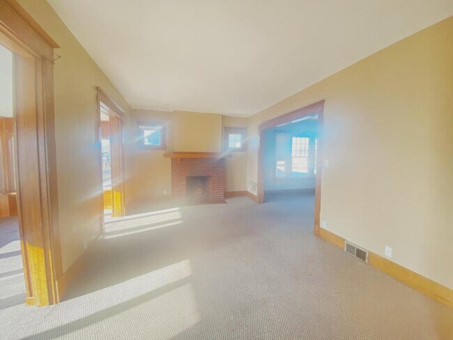 Building Photo - 265 Melmore St
