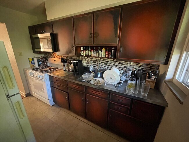 Foto del edificio - Spacious 1 Bedroom Apartment with Garage S...