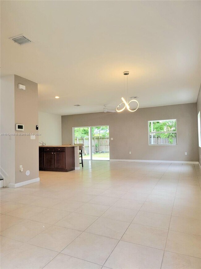 Building Photo - 26126 SW 146th Ave
