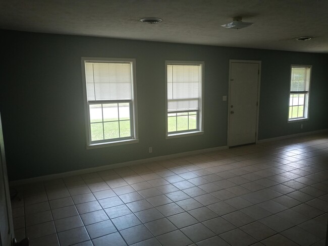Building Photo - 1206 Blair St