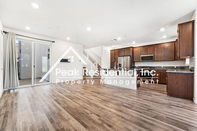 Foto del edificio - Updted South Natomas 3bd/2.5ba Home With 2...