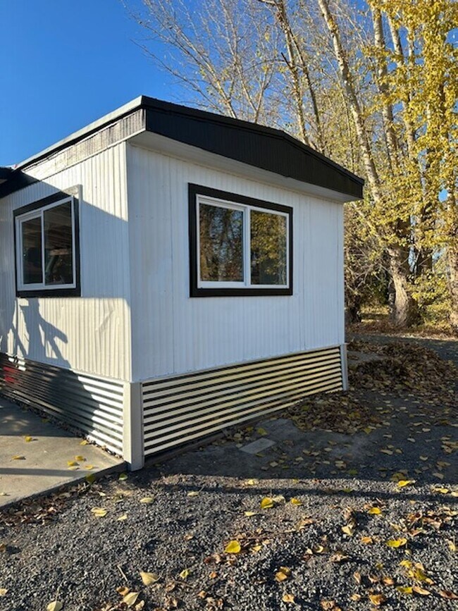 Foto del edificio - 3164 Valley Rd NE