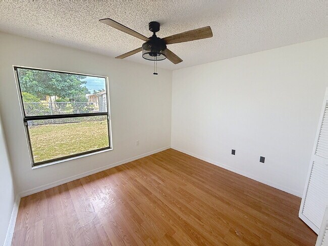Foto del edificio - 3 bedroom, pet friendly home!