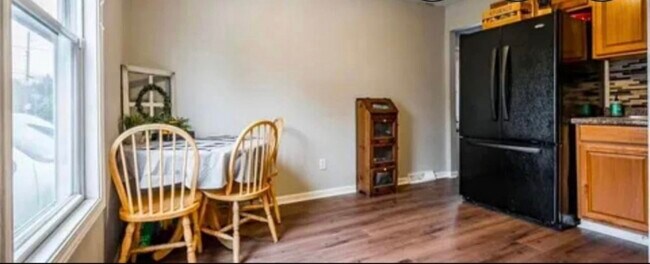 Foto del edificio - 1906 Springfield Center Rd