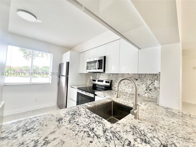 Foto del edificio - 842 NW 92nd Ave