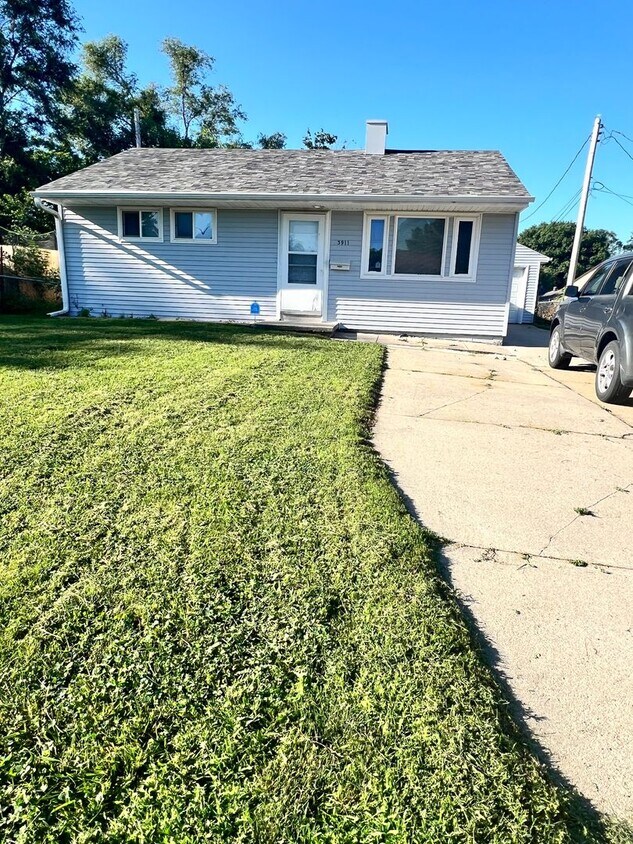 Foto principal - Nice S. Omaha House! 2 bed 1 bath, fully f...