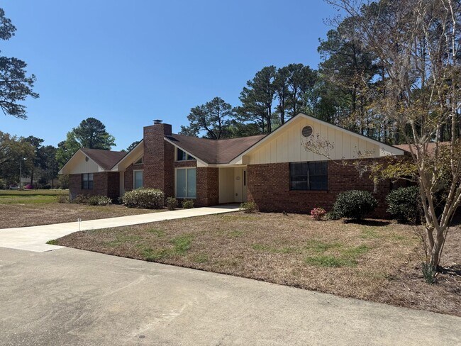 Building Photo - 133 River Ridge Rd