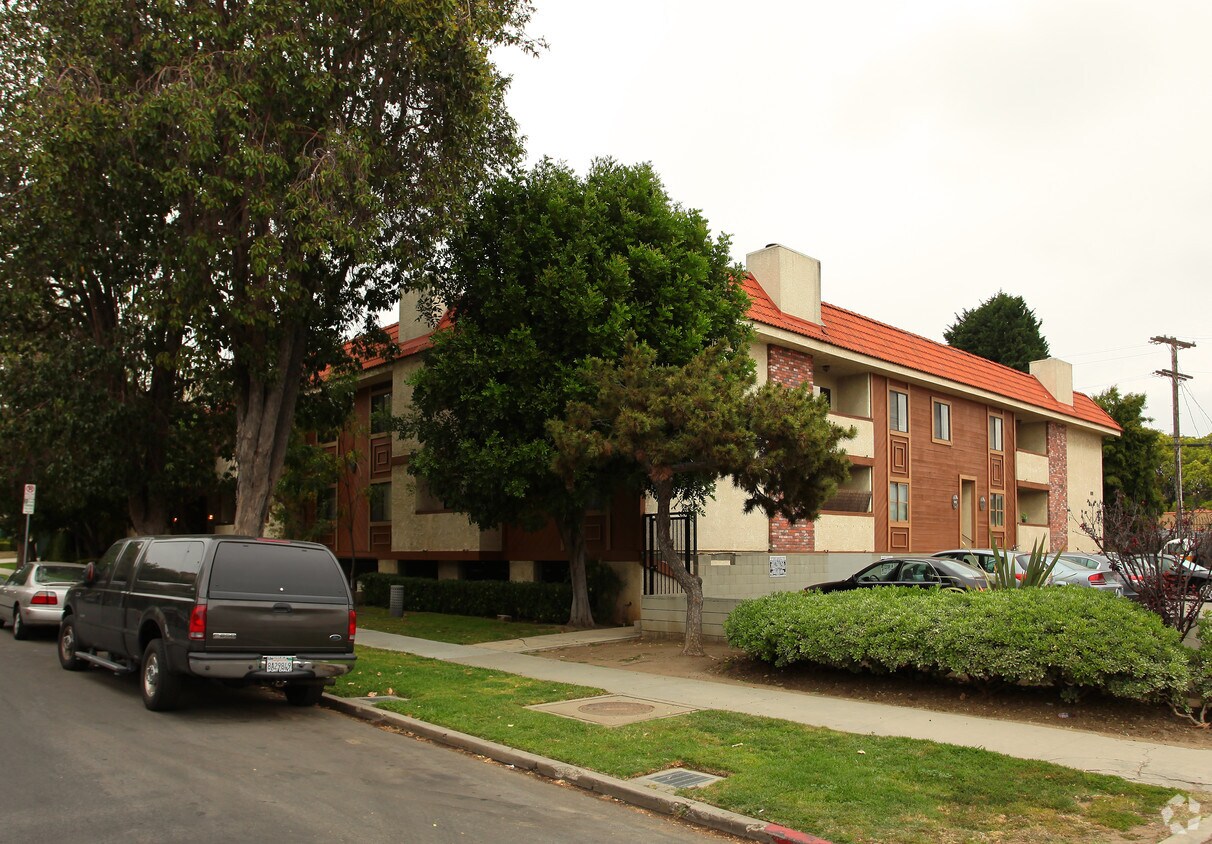 Foto principal - 2350 Bentley Ave