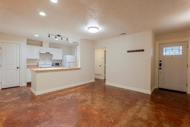 Building Photo - 5615 Espanola Dr