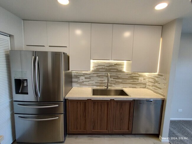 Building Photo - 273 Elmwood Ln