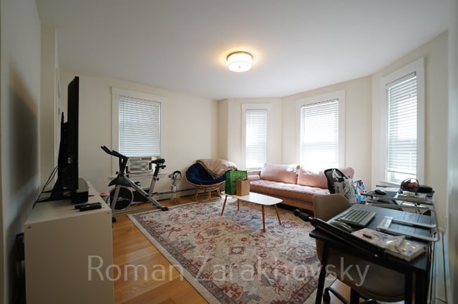 Foto del edificio - 319 Columbia St