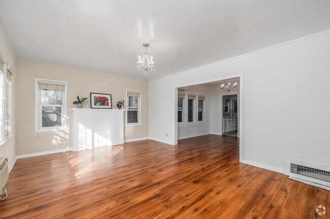 2BR, 1.5BA - 1,200SF - Living Room - 430 S Oakhurst Dr