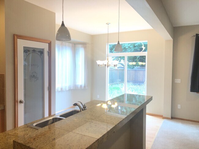 Foto del edificio - Stunning Harbor Home on a Prime Lot!