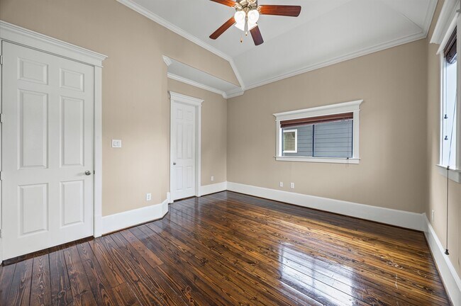 Foto del edificio - 1126 W 23rd St