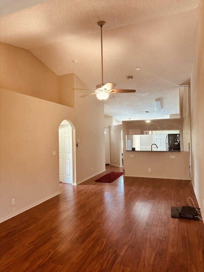Building Photo - 8108 Summer Shores Dr