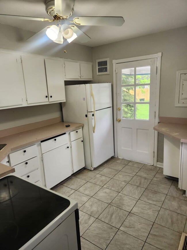 Building Photo - 3 Bedroom Home For Rent In Mentor-On-The-Lake