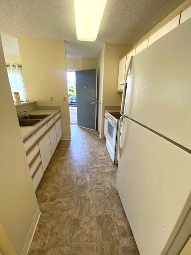 Foto del edificio - 2 Bedroom/ 2 Bath/ 2 pkg at Crescent Lane