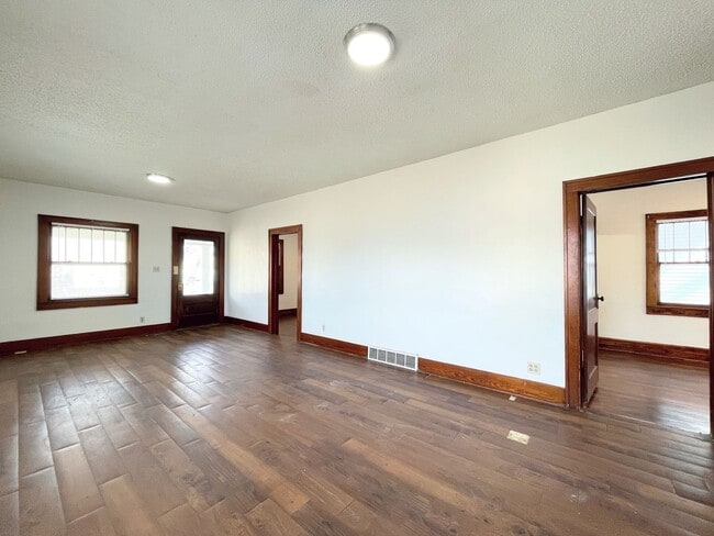Building Photo - 111 E 9th Ave