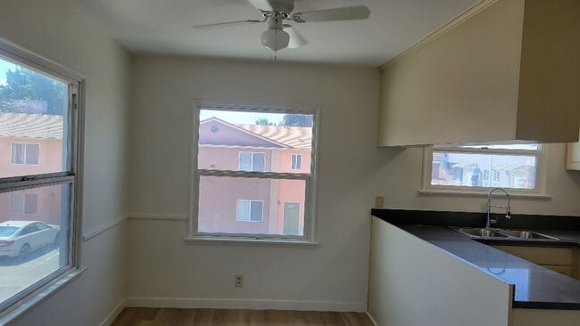 Building Photo - 2-bedroom 1 bath unit in Lake Balboa