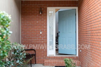 Building Photo - 208 Foxchase Ln