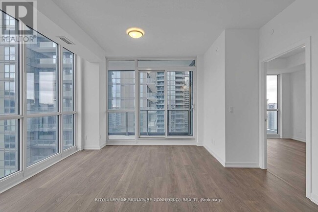 Photo du bâtiment - 32 Forest Manor Rd