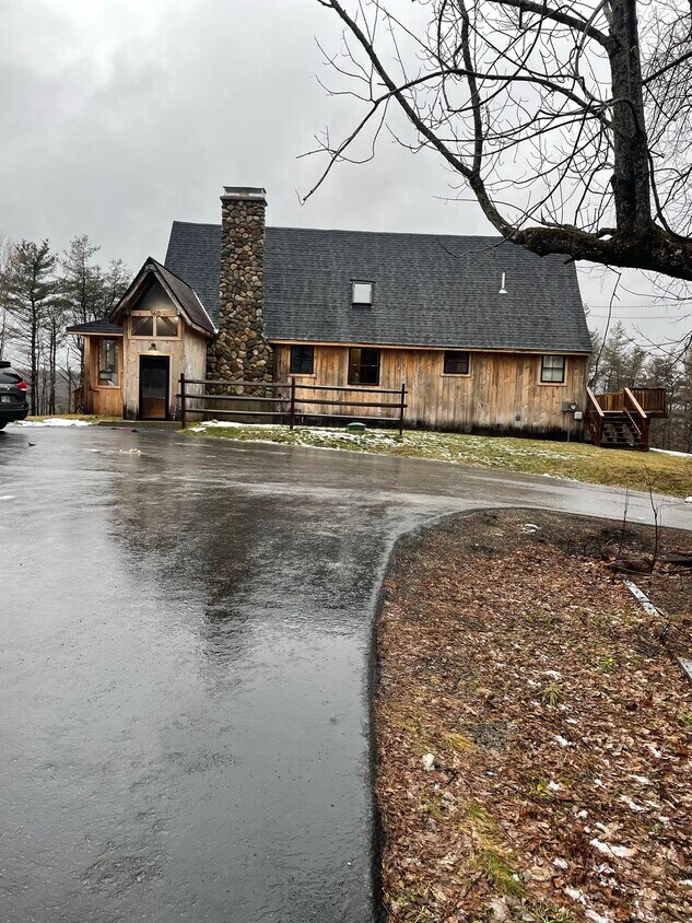 Foto principal - 160 Binney Hill Rd