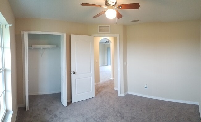 Foto del edificio - 429 Piper Ave