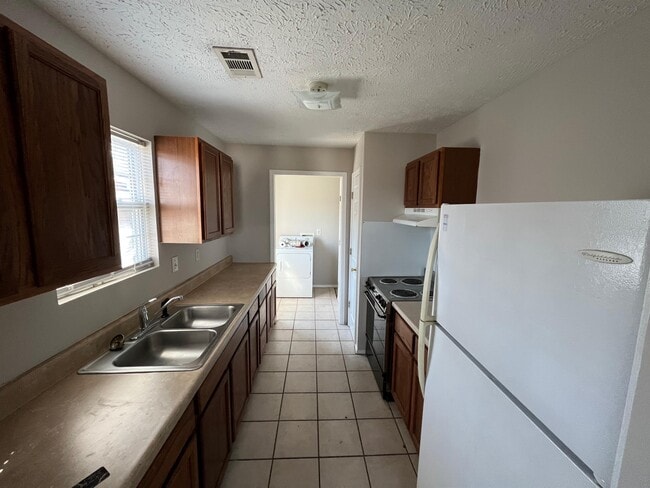 Building Photo - 461 Radnor St