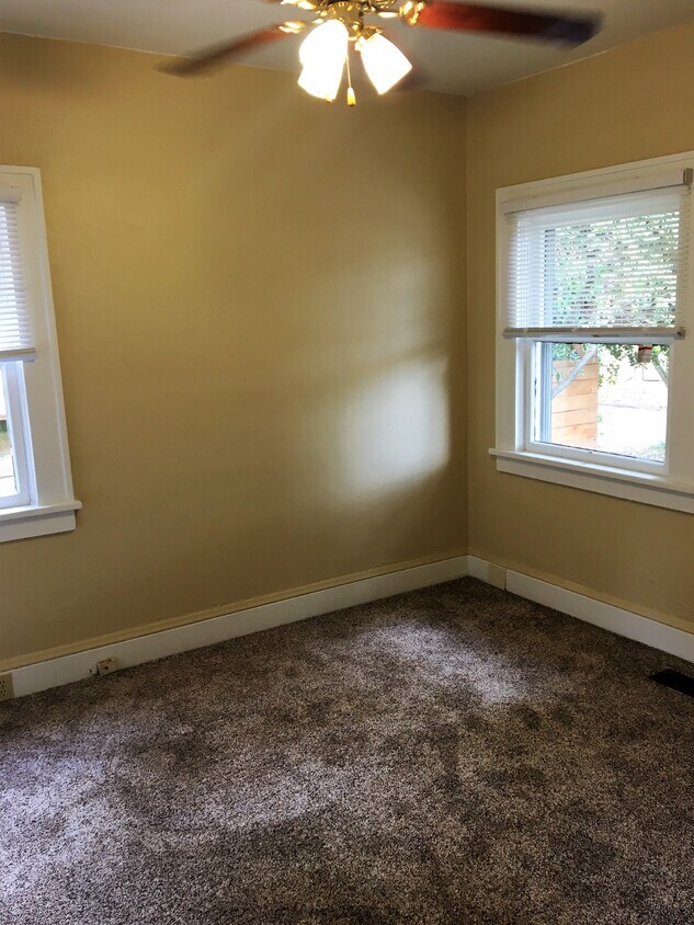 Dormitorio - 5605 N Gay Ave