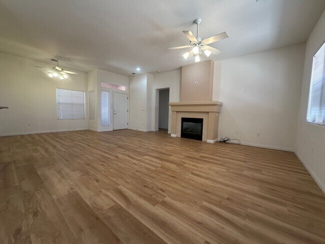 Building Photo - Sun City Summerlin 2 Bedroom