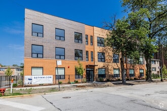 Building Photo - 5071 N Northwest Hwy